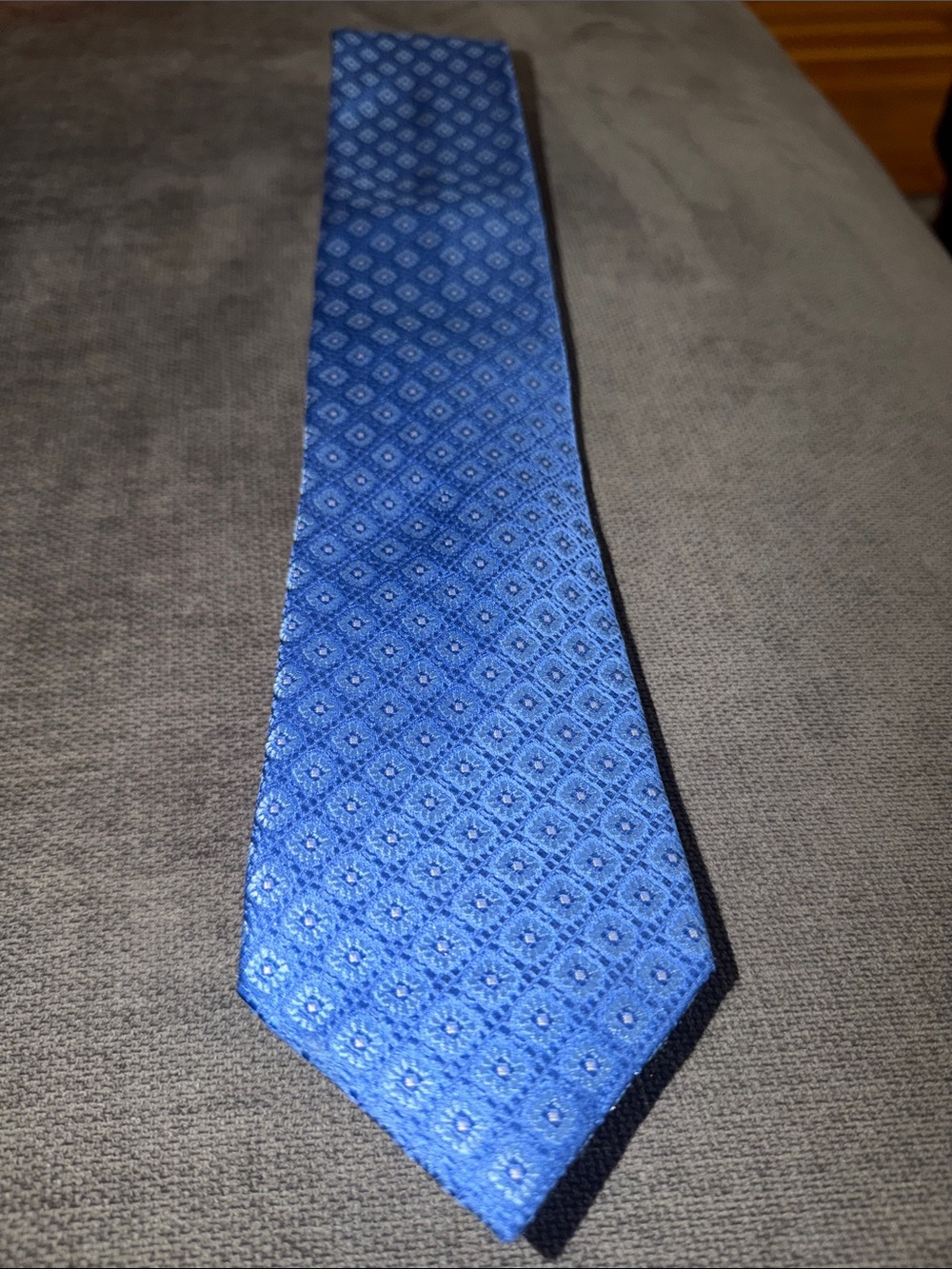 Donald J Trump Signature 100% Silk Men’s Blue Textured Floral Medallion Tie